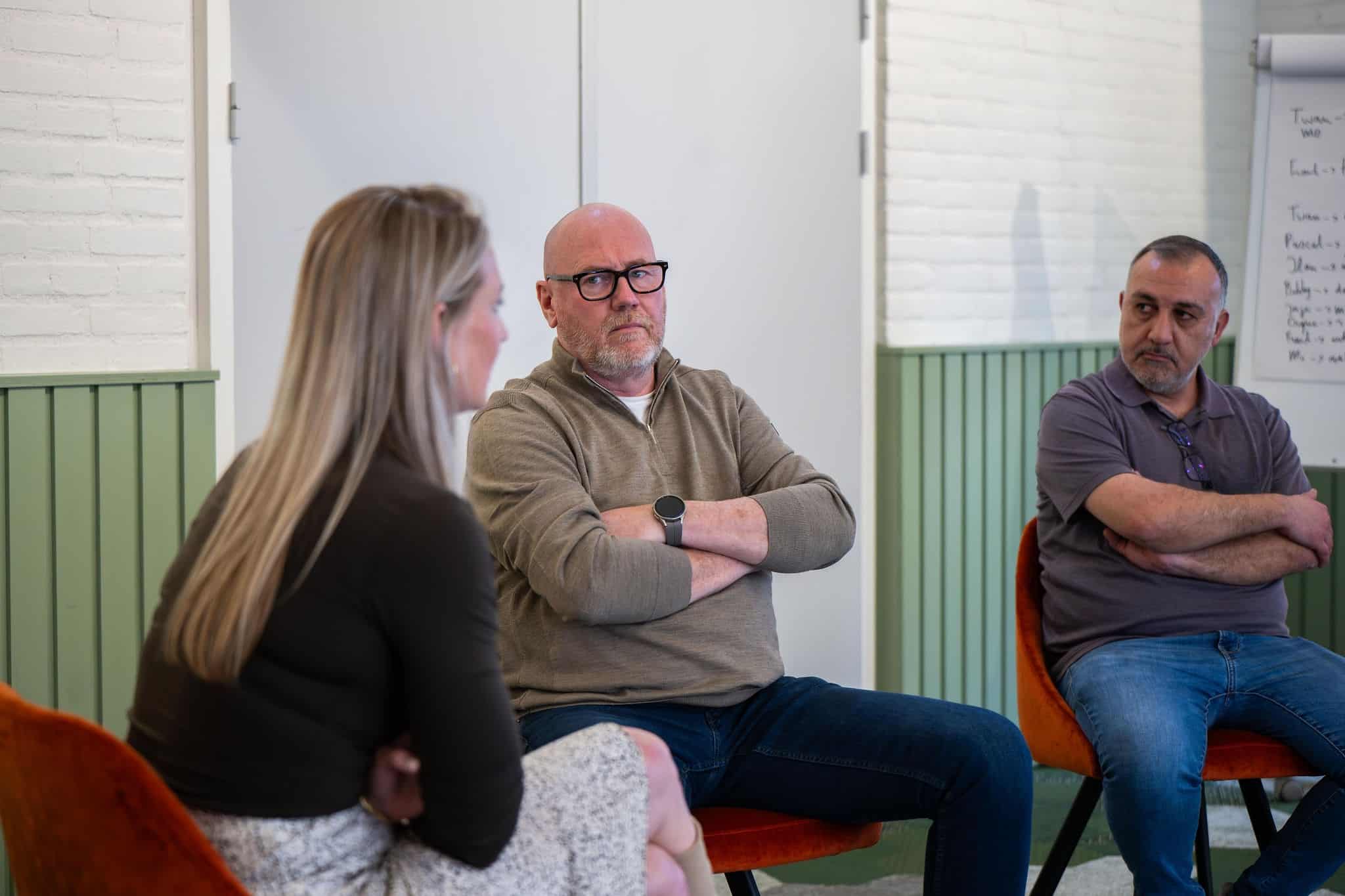 The people skillz company afbeelding van mensen die met elkaar praten